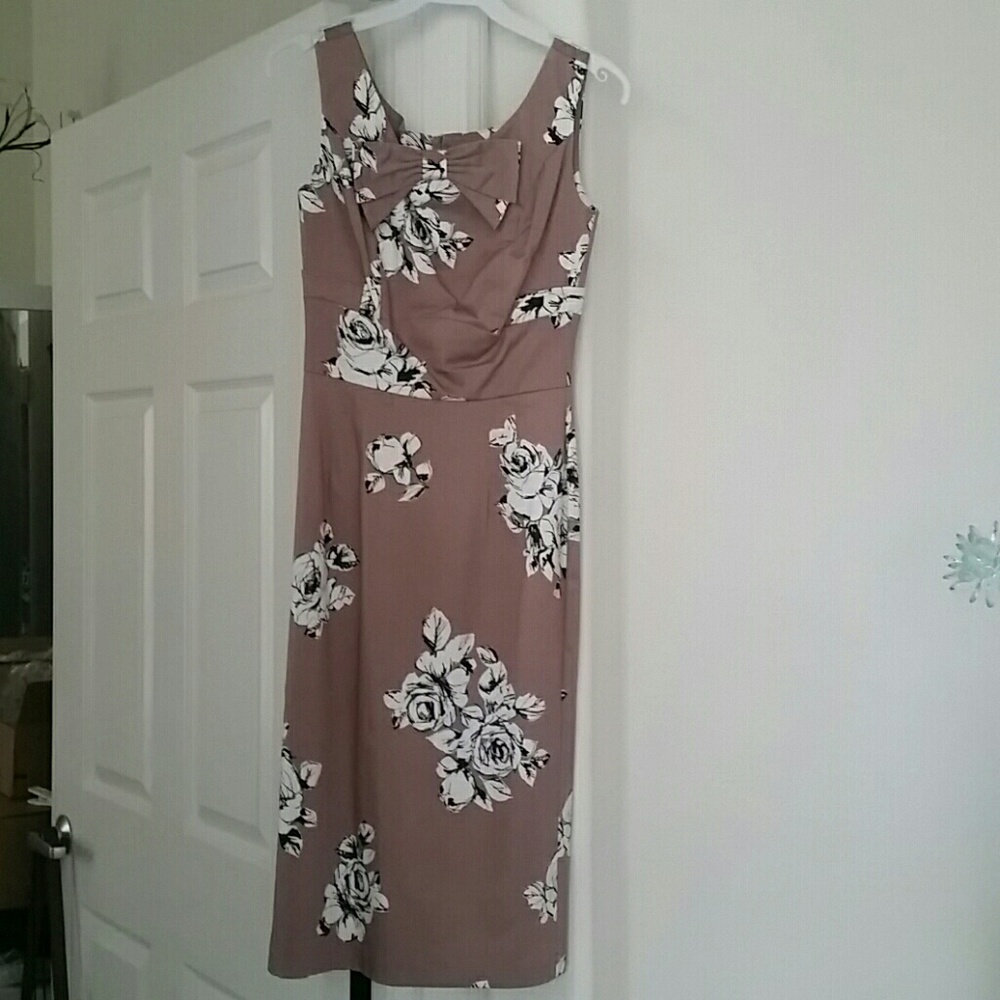 Stop starring taupe/flower dress, NO TAG